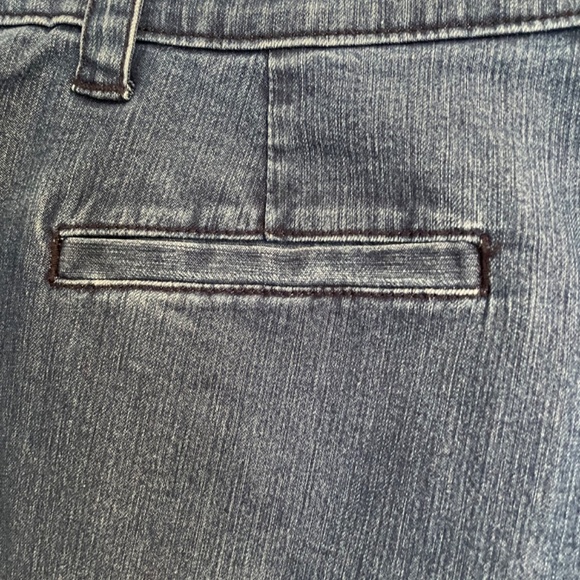 LL Bean Womens Classic Fit Denim Capri Pant Size 14 - Picture 6 of 10